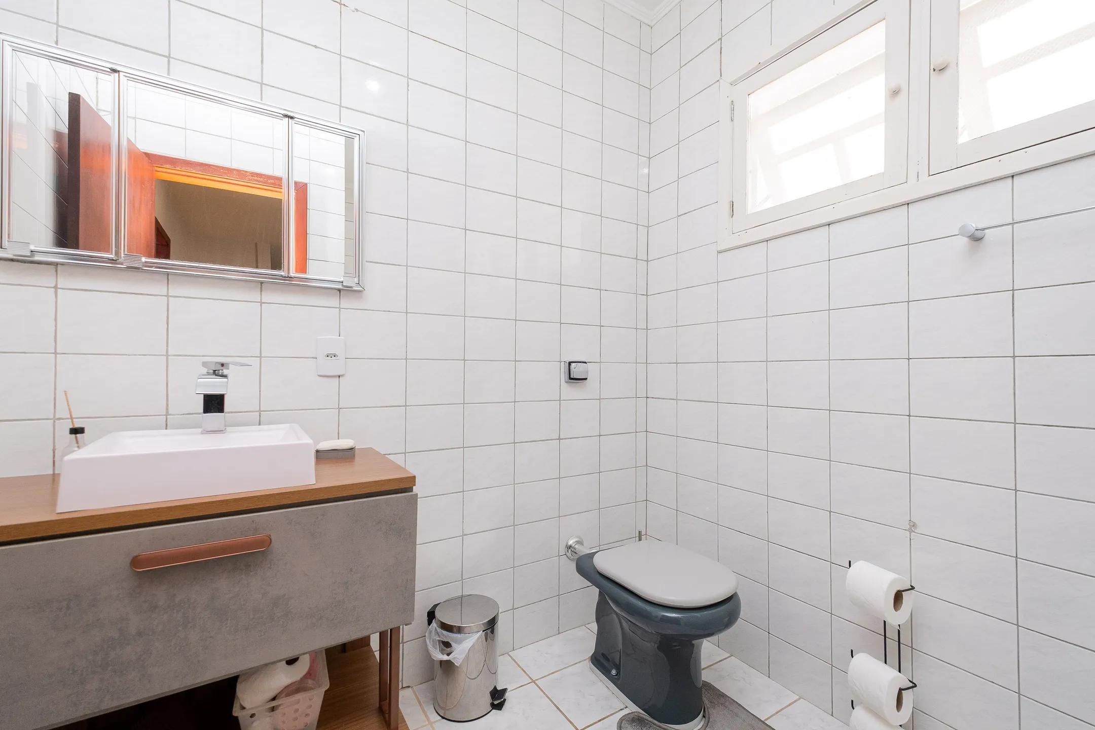 Casa à venda na Colina do Sol, Pelotas - 229 m², 3 quartos (sendo 1 suíte), cozinha planejada, lareira e espaço gourmet com piscina. - 21