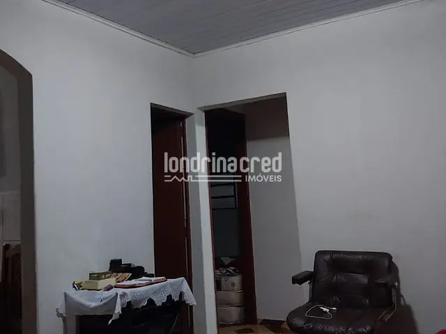 Casa com 250m² 2 quartos e 2 banheiros, à venda, no bairro Conjunto Habitacional Saltinho em Londrina