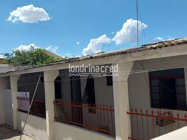 Casa com 250m² 2 quartos e 2 banheiros, à venda, no bairro Conjunto Habitacional Saltinho em Londrina