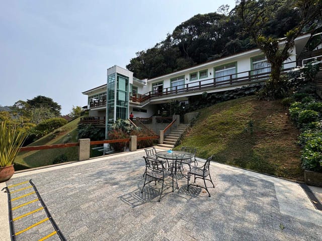 Casa 4 quartos e 2 banheiros, à venda, no bairro Quitandinha em Petrópolis