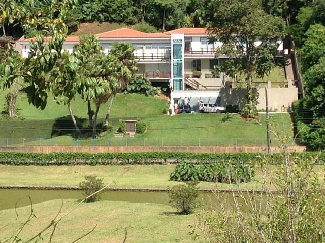 Casa 4 quartos e 2 banheiros, à venda, no bairro Quitandinha em Petrópolis