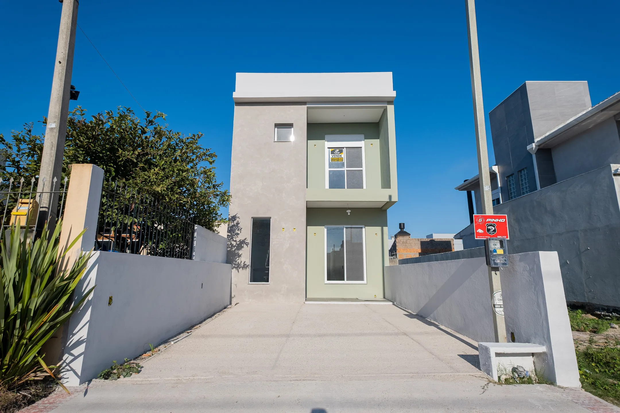 Casa à venda no Amarilis, Laranjal - 96 m², 2 quartos (ambos suítes), sala com lareira, ótima posição solar e pátio aos fundos. - 13