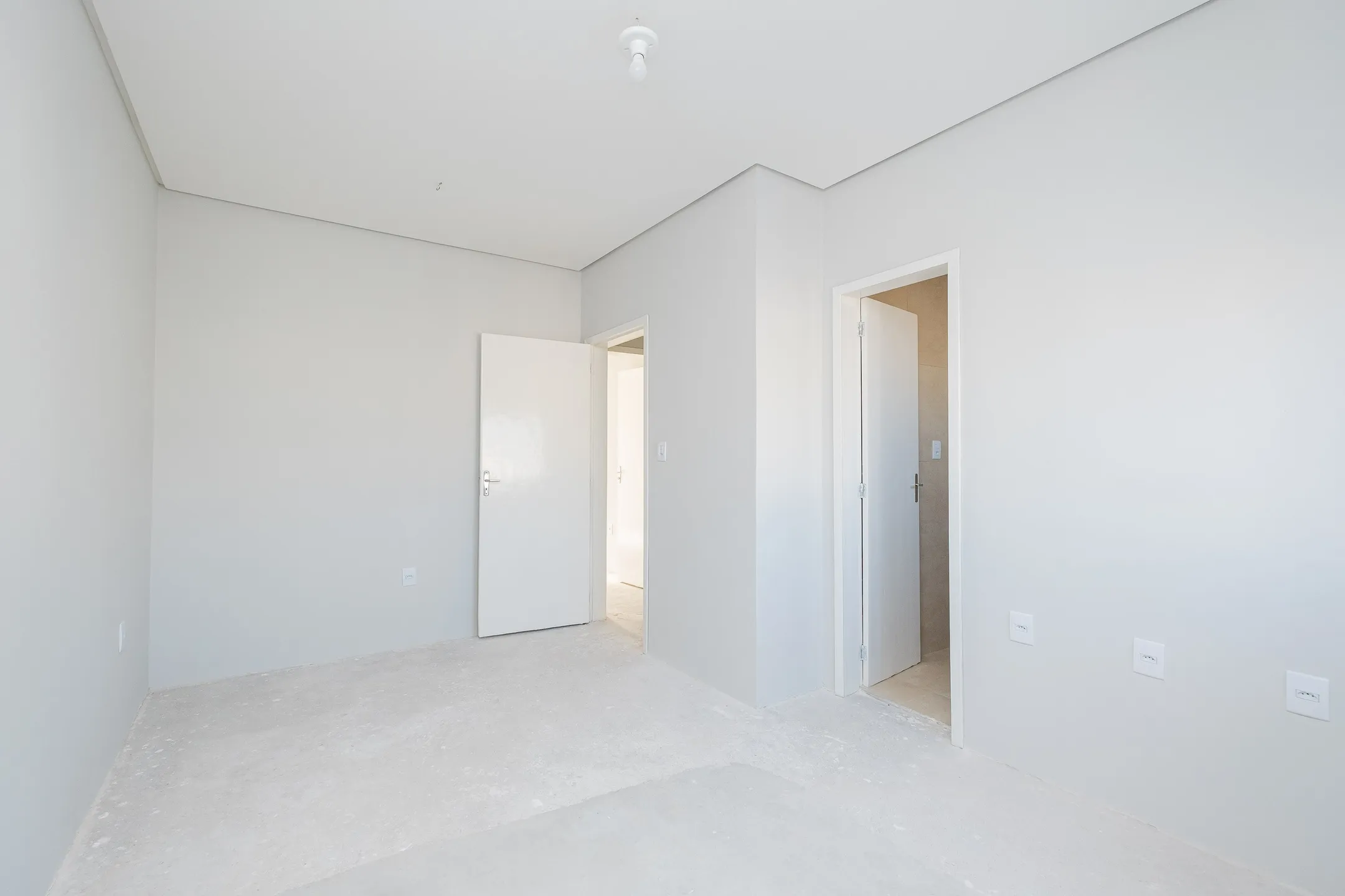 Casa à venda no Amarilis, Laranjal - 96 m², 2 quartos (ambos suítes), sala com lareira, ótima posição solar e pátio aos fundos. - 6