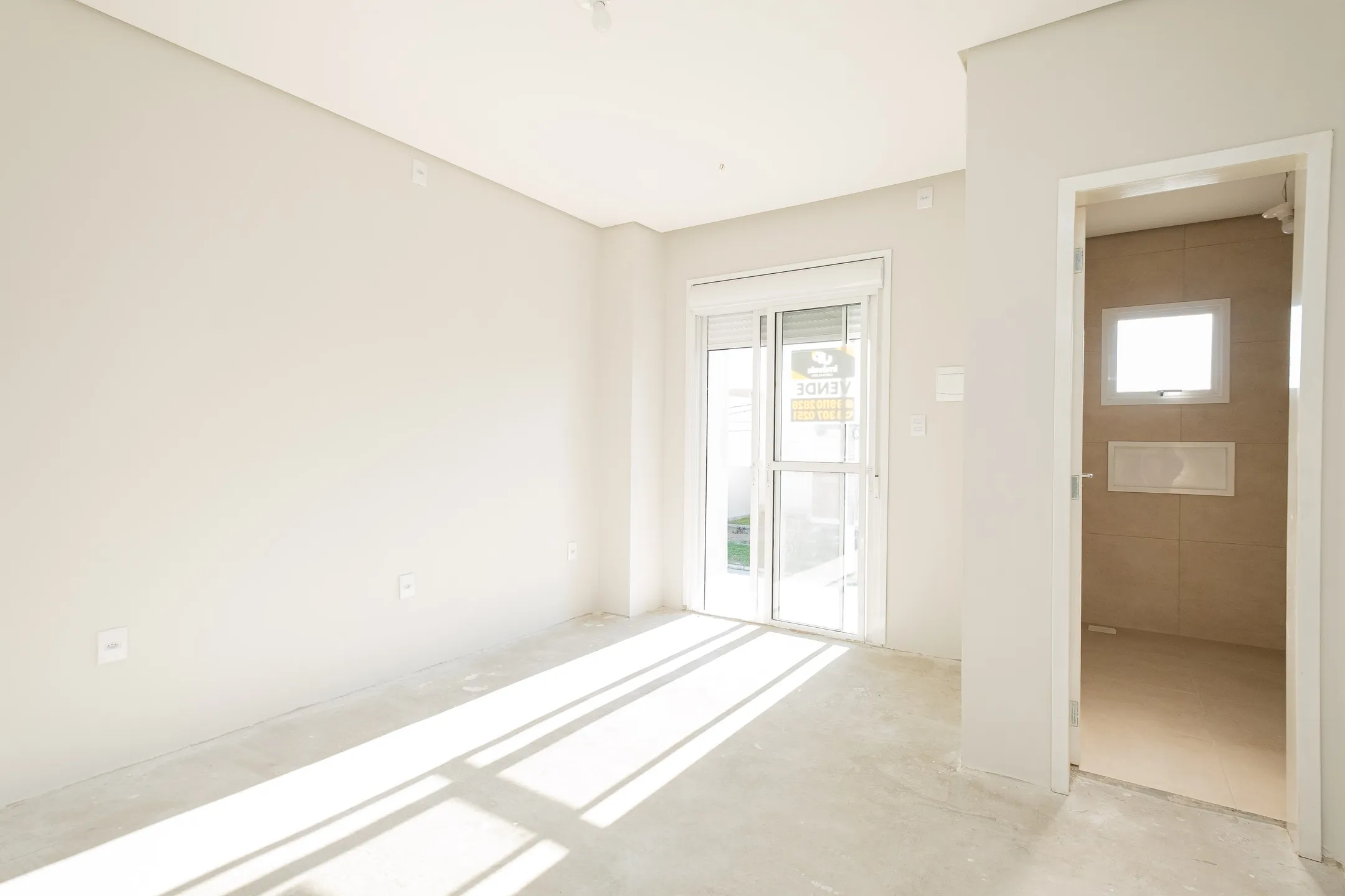 Casa à venda no Amarilis, Laranjal - 96 m², 2 quartos (ambos suítes), sala com lareira, ótima posição solar e pátio aos fundos. - 8