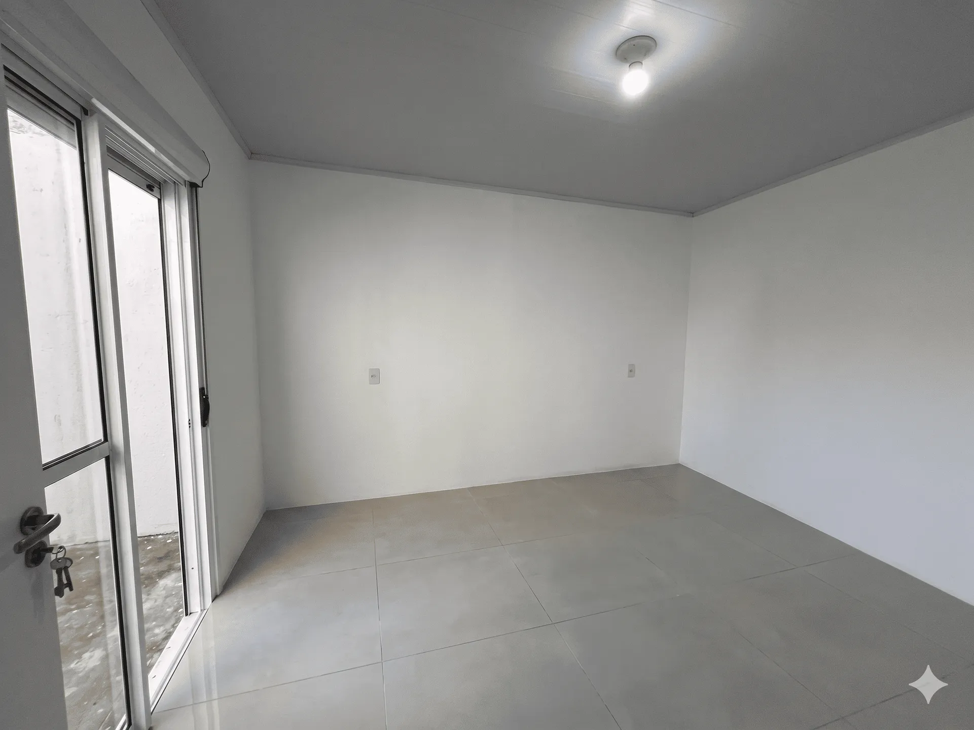 Casa reformada à venda no São Gonçalo, Pelotas - 100 m², 3 quartos, piso porcelanato e amplo pátio aos fundos. - 10