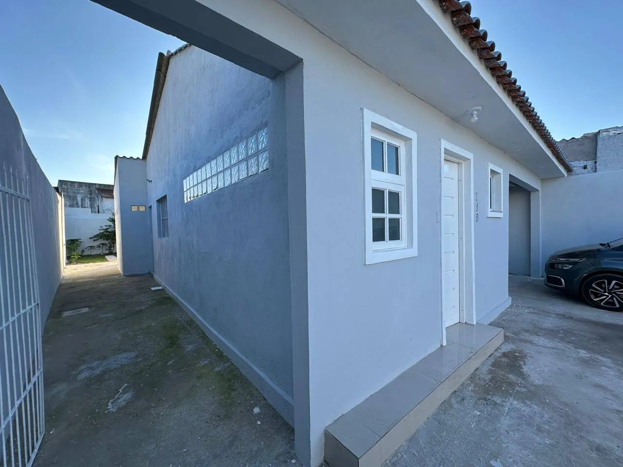 Casa reformada à venda no São Gonçalo, Pelotas - 100 m², 3 quartos, piso porcelanato e amplo pátio aos fundos. - 14