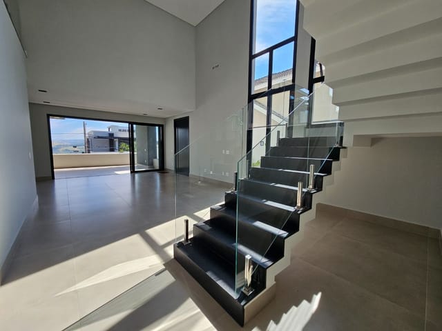 Casa com 450m² 5 quartos e 6 banheiros, à venda ou para alugar, no bairro Condomínio Residencial Jaguary em São José dos Campos