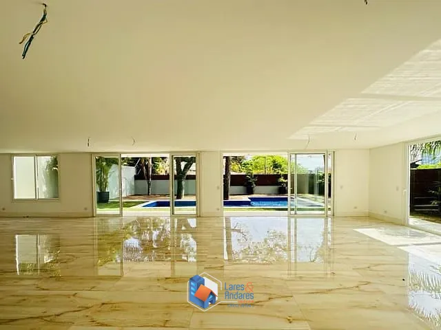 Casa com 787m² 4 quartos e 6 banheiros, à venda, no bairro Parque Colonial em São Paulo