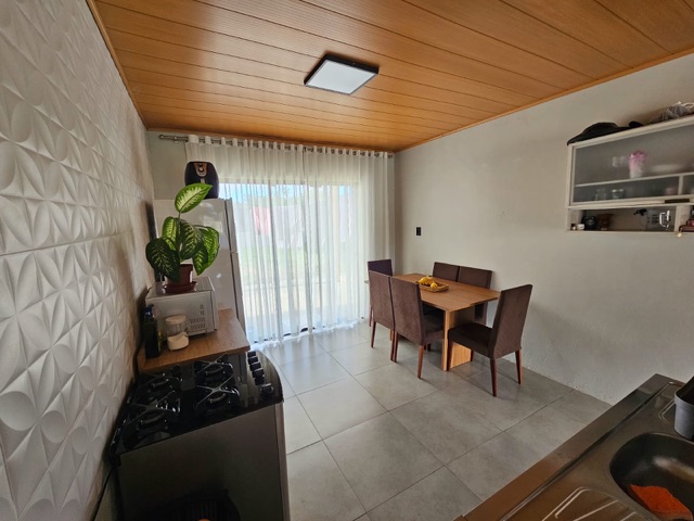 Casa 2 quartos e 1 banheiro, à venda, no bairro Laranjal em Pelotas