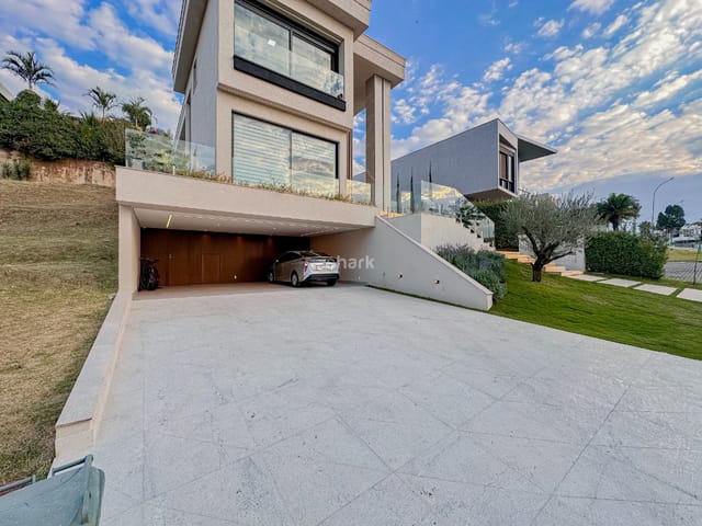 Casa com 553m² 5 quartos e 7 banheiros, à venda, no bairro Alphaville em Santana de Parnaíba