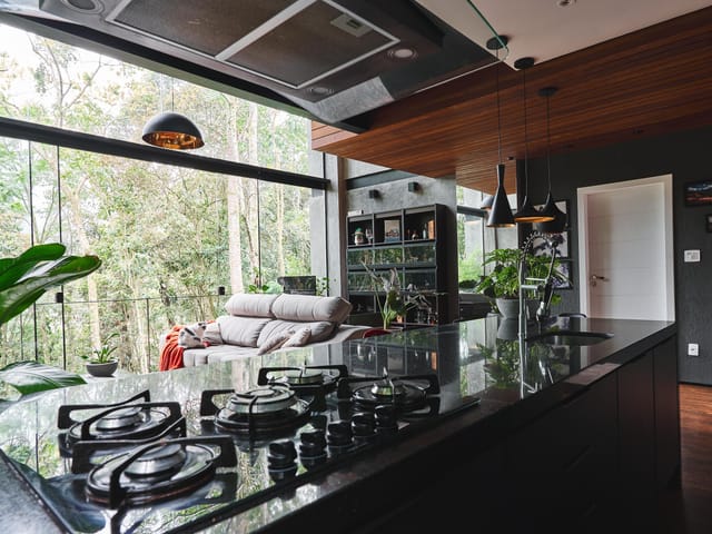 Casa com 650m² 3 quartos e 1 banheiro, à venda, no bairro Quarteirão Ingelheim em Petrópolis