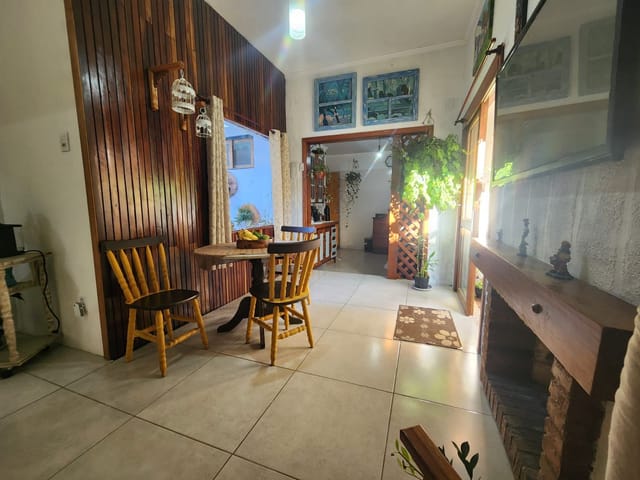 Casa com 300m² 2 quartos e 2 banheiros, à venda, no bairro Laranjal em Pelotas