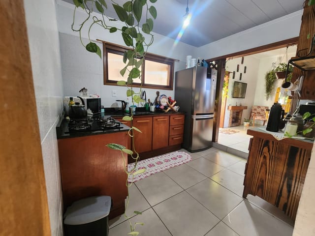 Casa com 300m² 2 quartos e 2 banheiros, à venda, no bairro Laranjal em Pelotas