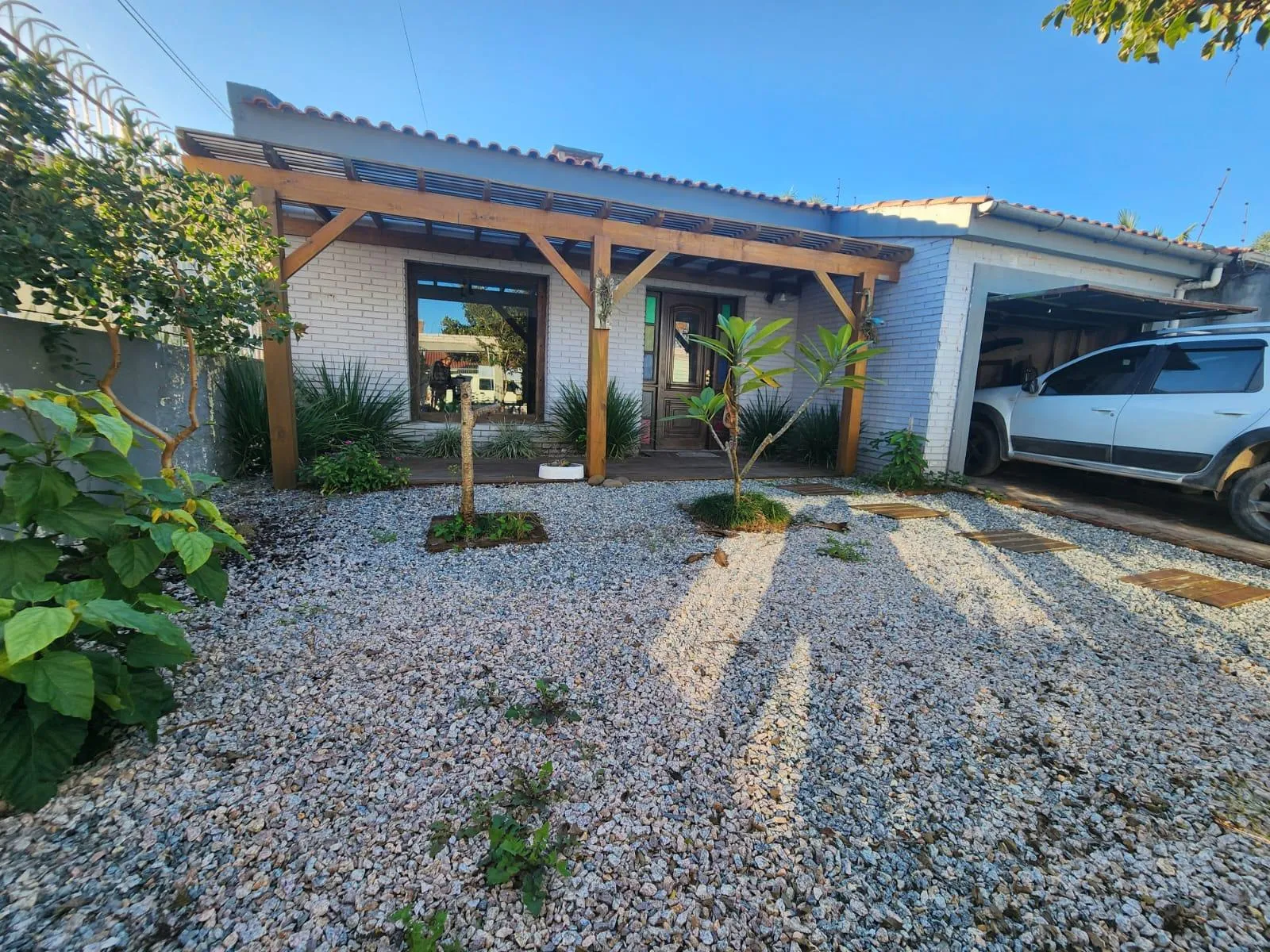 Casa à venda no Laranjal, Pelotas - 175 m², 2 quartos, lareira, amplo espaço gourmet com churrasqueira e pátio com piscina. - 21