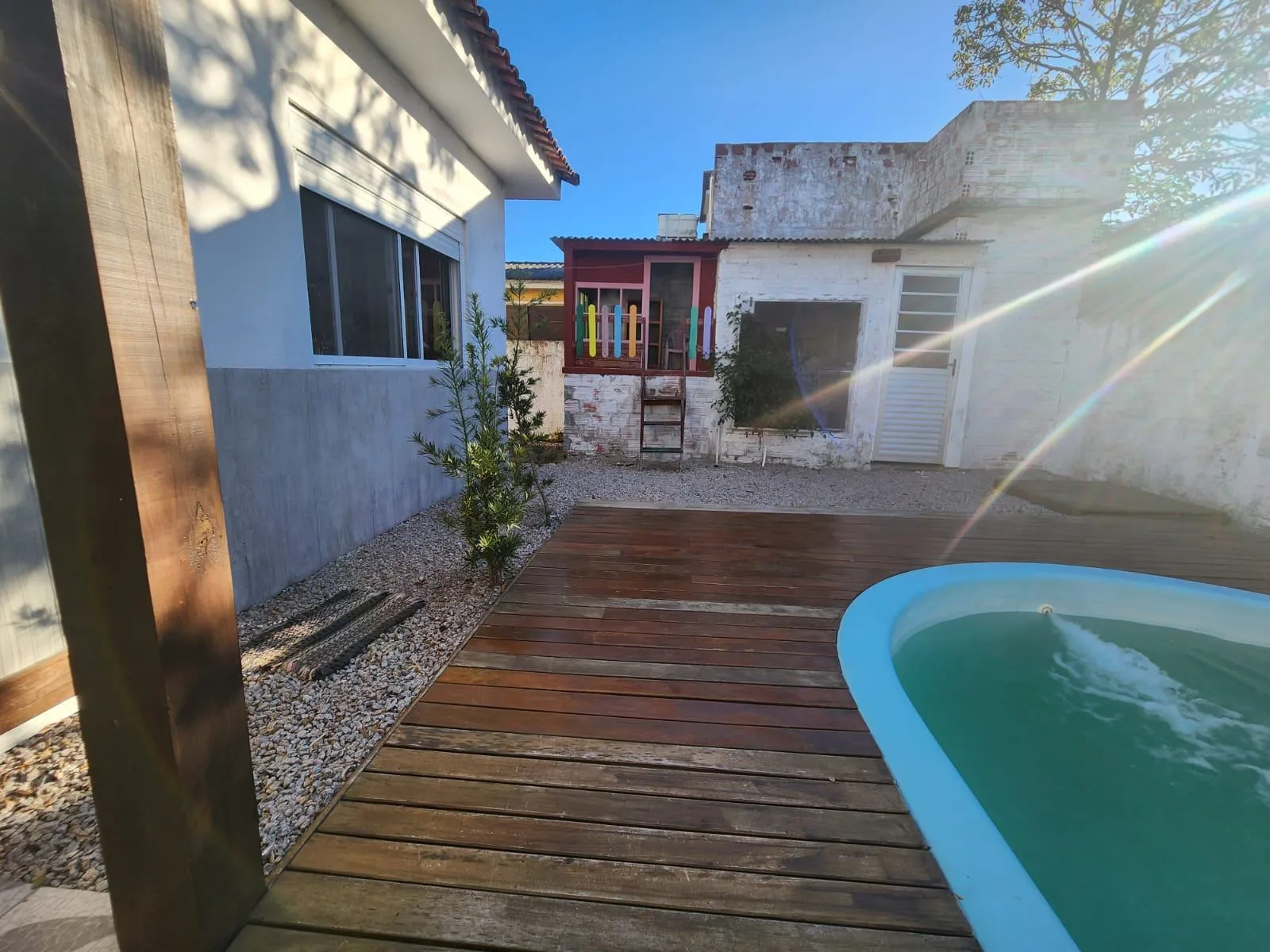 Casa à venda no Laranjal, Pelotas - 175 m², 2 quartos, lareira, amplo espaço gourmet com churrasqueira e pátio com piscina. - 20