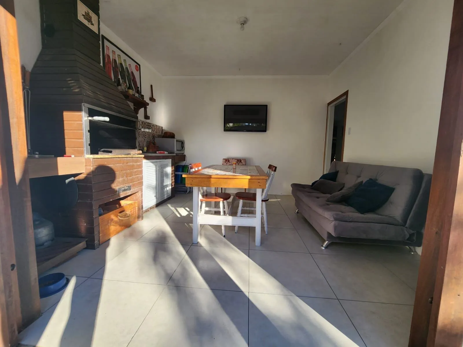 Casa à venda no Laranjal, Pelotas - 175 m², 2 quartos, lareira, amplo espaço gourmet com churrasqueira e pátio com piscina. - 16
