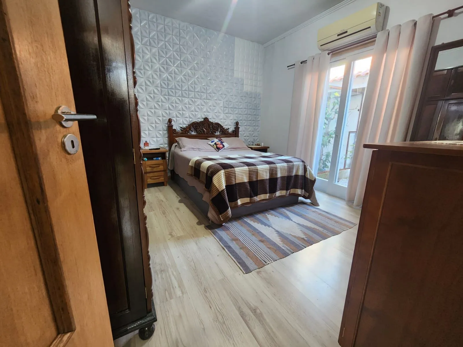 Casa à venda no Laranjal, Pelotas - 175 m², 2 quartos, lareira, amplo espaço gourmet com churrasqueira e pátio com piscina. - 8