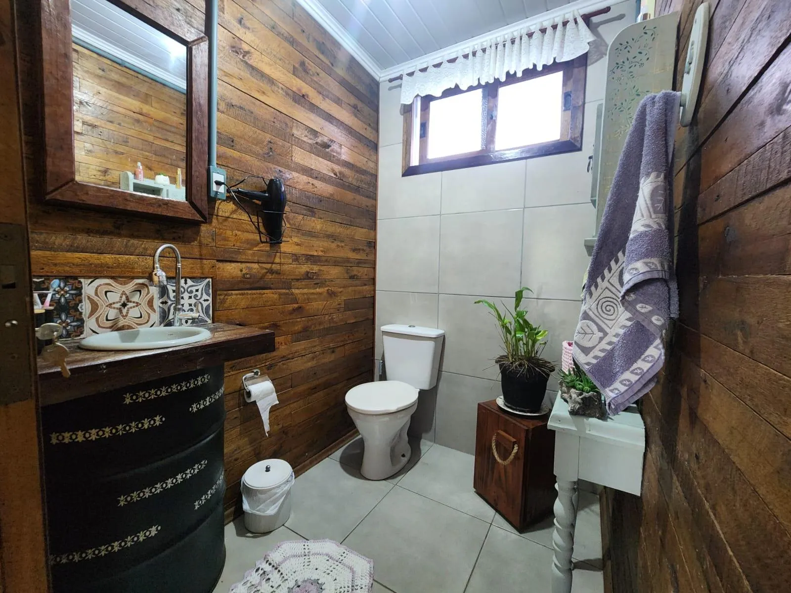 Casa à venda no Laranjal, Pelotas - 175 m², 2 quartos, lareira, amplo espaço gourmet com churrasqueira e pátio com piscina. - 7