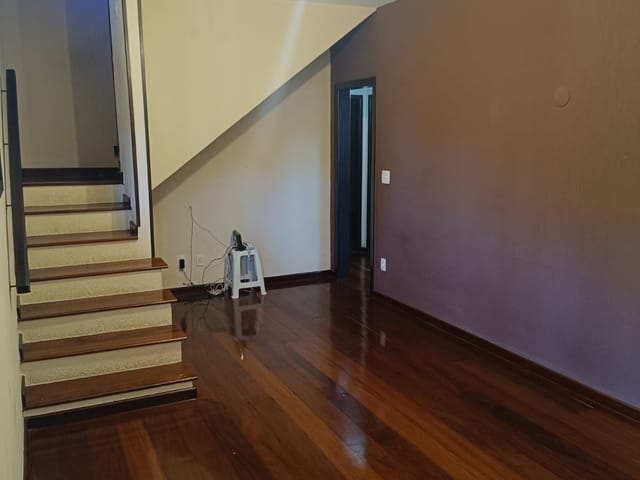 Casa com 338m² 4 quartos e 1 banheiro, à venda, no bairro Castelanea em Petrópolis