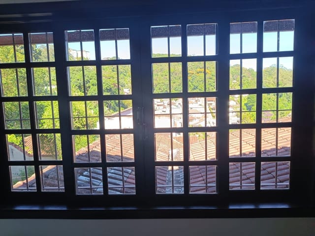 Casa com 338m² 4 quartos e 1 banheiro, à venda, no bairro Castelanea em Petrópolis