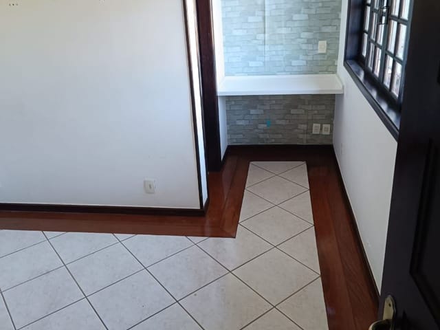 Casa com 338m² 4 quartos e 1 banheiro, à venda, no bairro Castelanea em Petrópolis