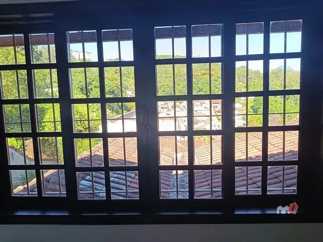 Casa com 338m² 4 quartos e 1 banheiro, à venda, no bairro Castelanea em Petrópolis