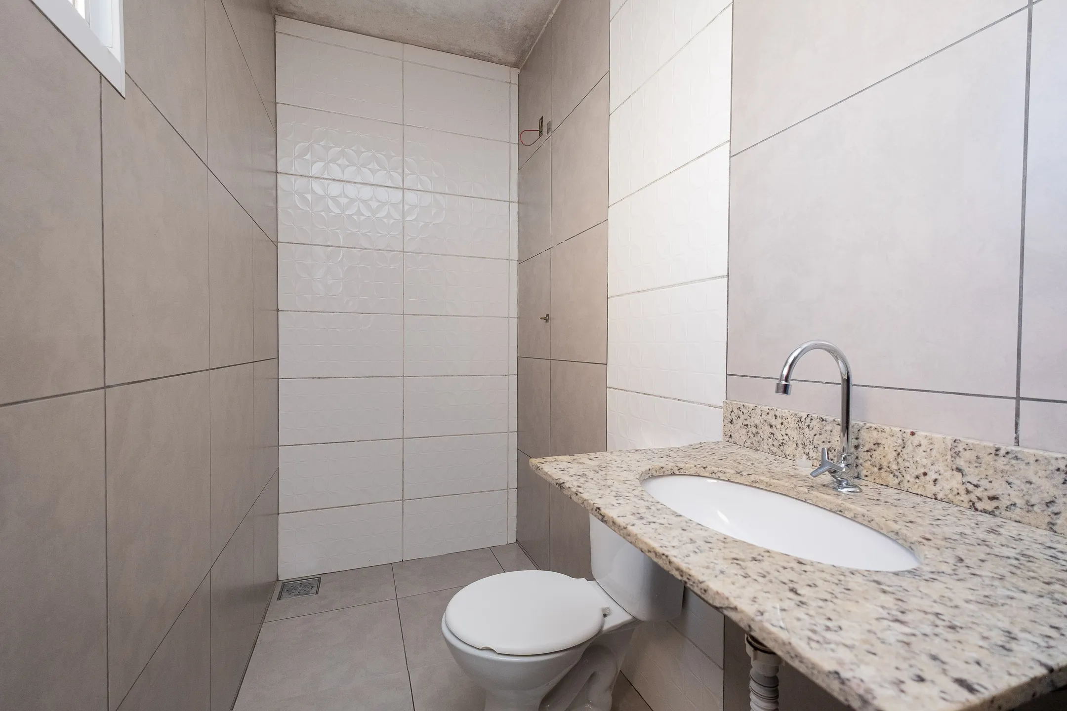 Casa à venda no Amarilis, Laranjal - 75 m², 3 quartos (sendo 1 suíte), móveis de alta qualidade, churrasqueira e 5 placas solares. - 13