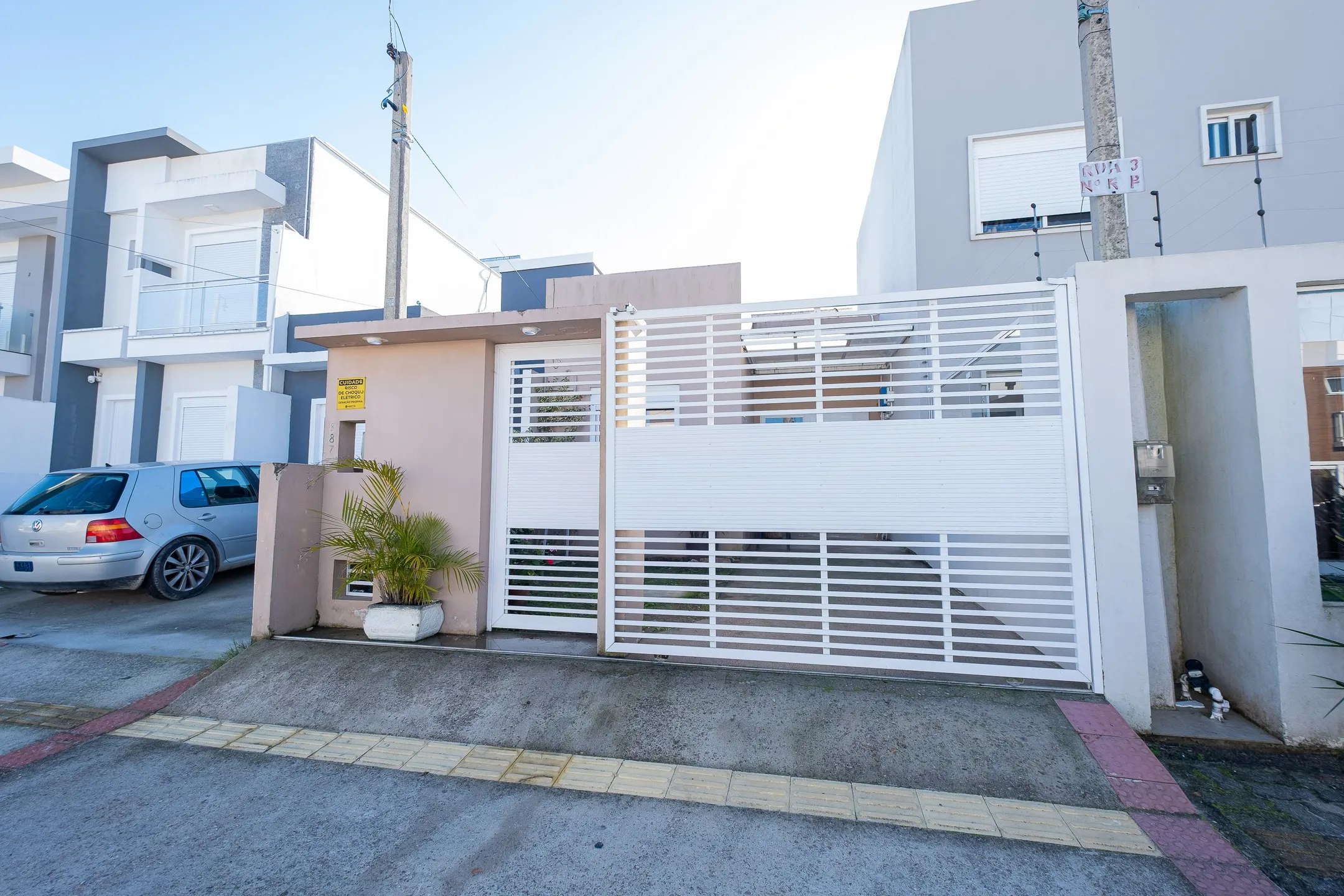 Casa à venda no Amarilis, Laranjal - 75 m², 3 quartos (sendo 1 suíte), móveis de alta qualidade, churrasqueira e 5 placas solares. - 16