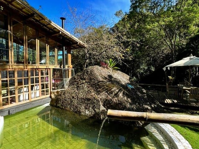 Casa com 4272m² 2 quartos e 1 banheiro, à venda, no bairro Araras em Petrópolis