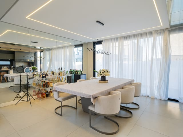 Casa com 407m² 3 quartos e 3 banheiros, à venda, no bairro Laranjal em Pelotas