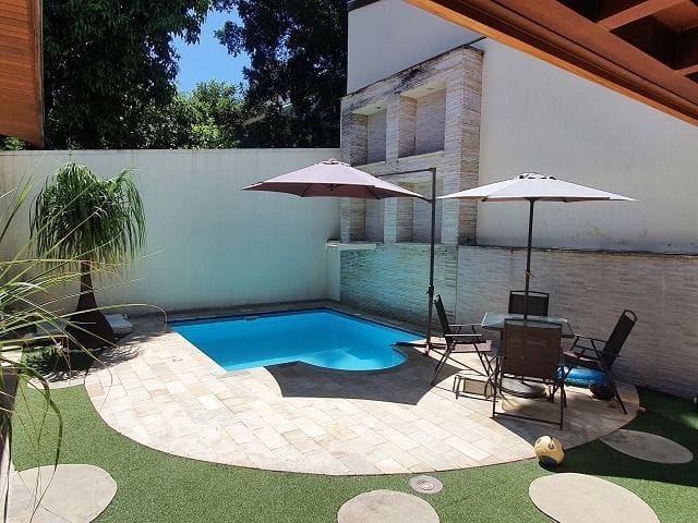 Casa com 375m² 3 quartos e 3 banheiros, à venda, no bairro Urbanova em São José dos Campos