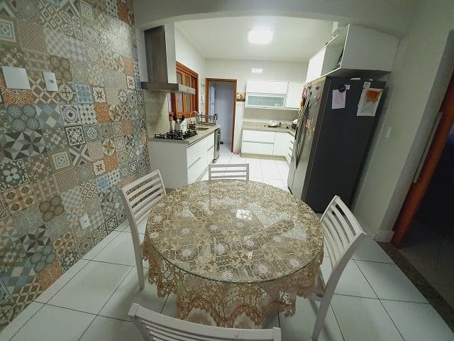 Casa com 375m² 3 quartos e 3 banheiros, à venda, no bairro Urbanova em São José dos Campos