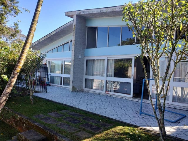 Casa com 1541m² 3 quartos e 3 banheiros, à venda, no bairro Quarteirão Ingelheim em Petrópolis