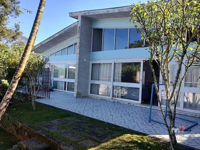 Casa com 1541m² 3 quartos e 3 banheiros, à venda, no bairro Quarteirão Ingelheim em Petrópolis