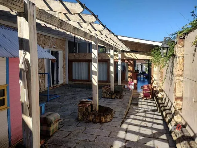Casa com 1541m² 3 quartos e 3 banheiros, à venda, no bairro Quarteirão Ingelheim em Petrópolis