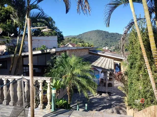 Casa com 1541m² 3 quartos e 3 banheiros, à venda, no bairro Quarteirão Ingelheim em Petrópolis