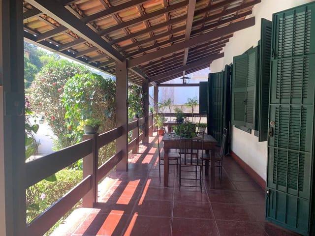 Casa com 7008m² 5 quartos e 4 banheiros, à venda, no bairro Castelanea em Petrópolis