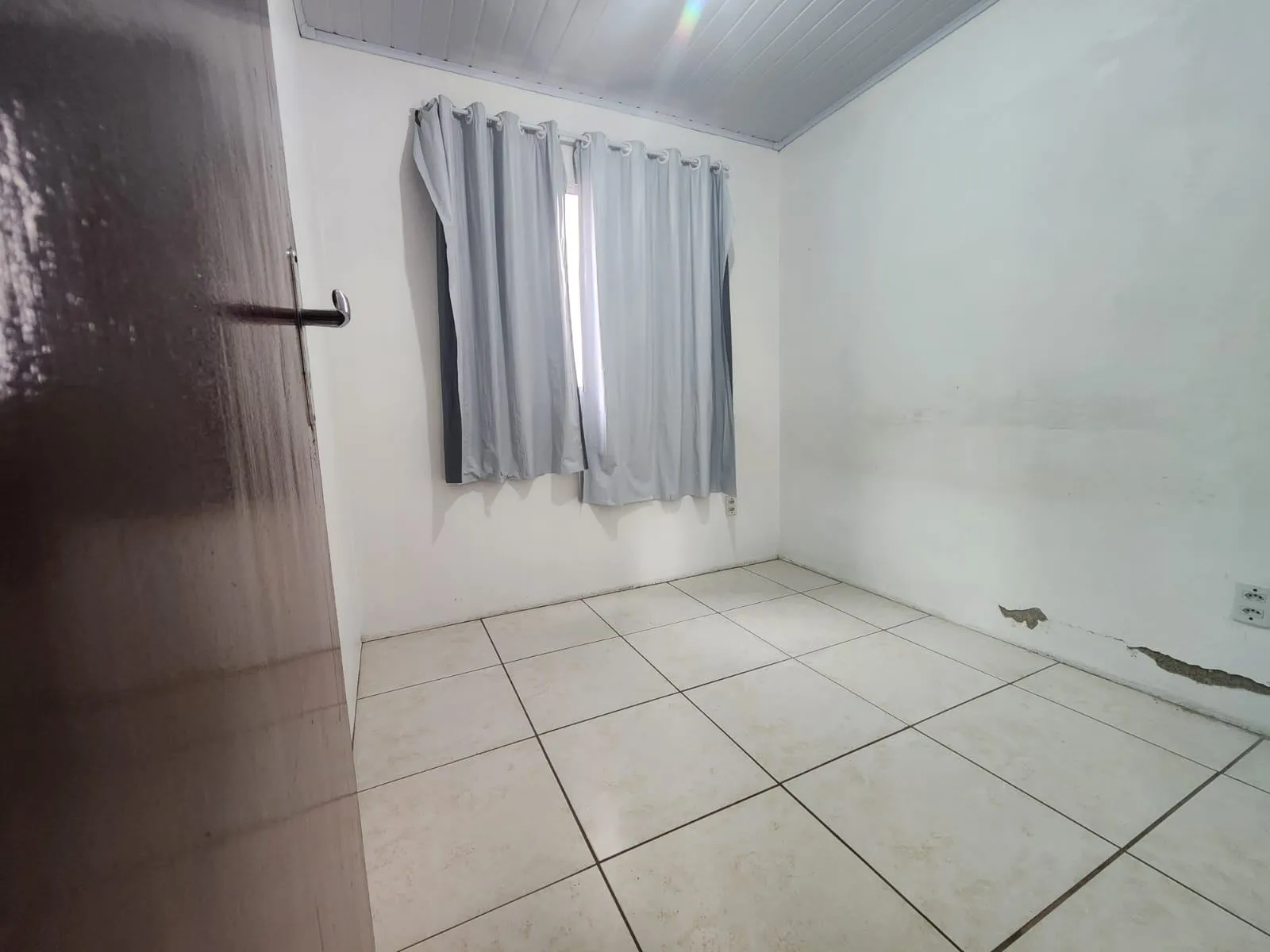 Casa à venda no Fragata, Pelotas - 188 m², 4 quartos, ambientes amplos, pátio e garagem para 4 veículos. - 8
