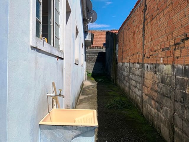 Casa com 250m² 2 quartos e 1 banheiro, à venda, no bairro Conjunto Residencial Araretama em Pindamonhangaba