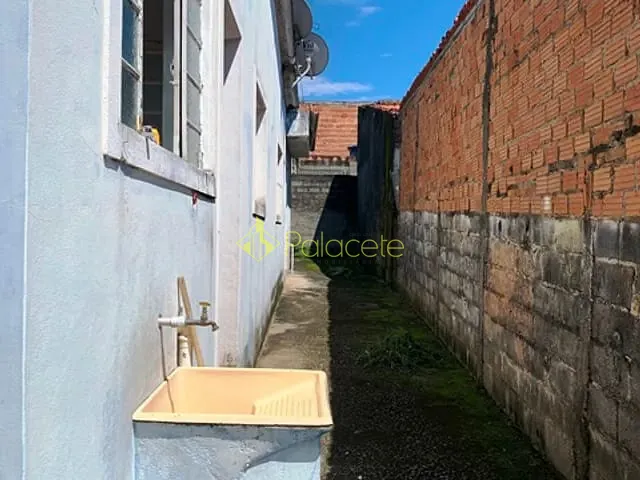 Casa com 250m² 2 quartos e 1 banheiro, à venda, no bairro Conjunto Residencial Araretama em Pindamonhangaba
