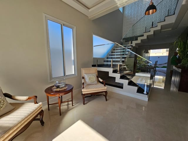Casa com 250m² 4 quartos e 5 banheiros, à venda, no bairro Urbanova em São José dos Campos
