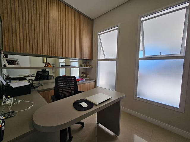 Casa com 250m² 4 quartos e 5 banheiros, à venda, no bairro Urbanova em São José dos Campos