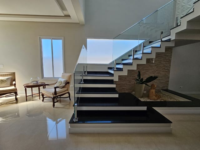 Casa com 250m² 4 quartos e 5 banheiros, à venda, no bairro Urbanova em São José dos Campos