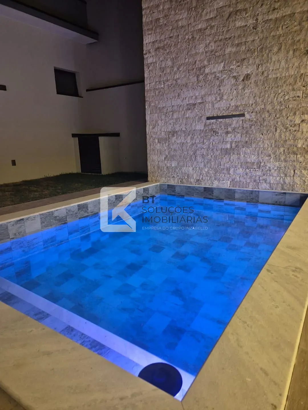 Casa, 3 quartos, 196 m² - Foto 2