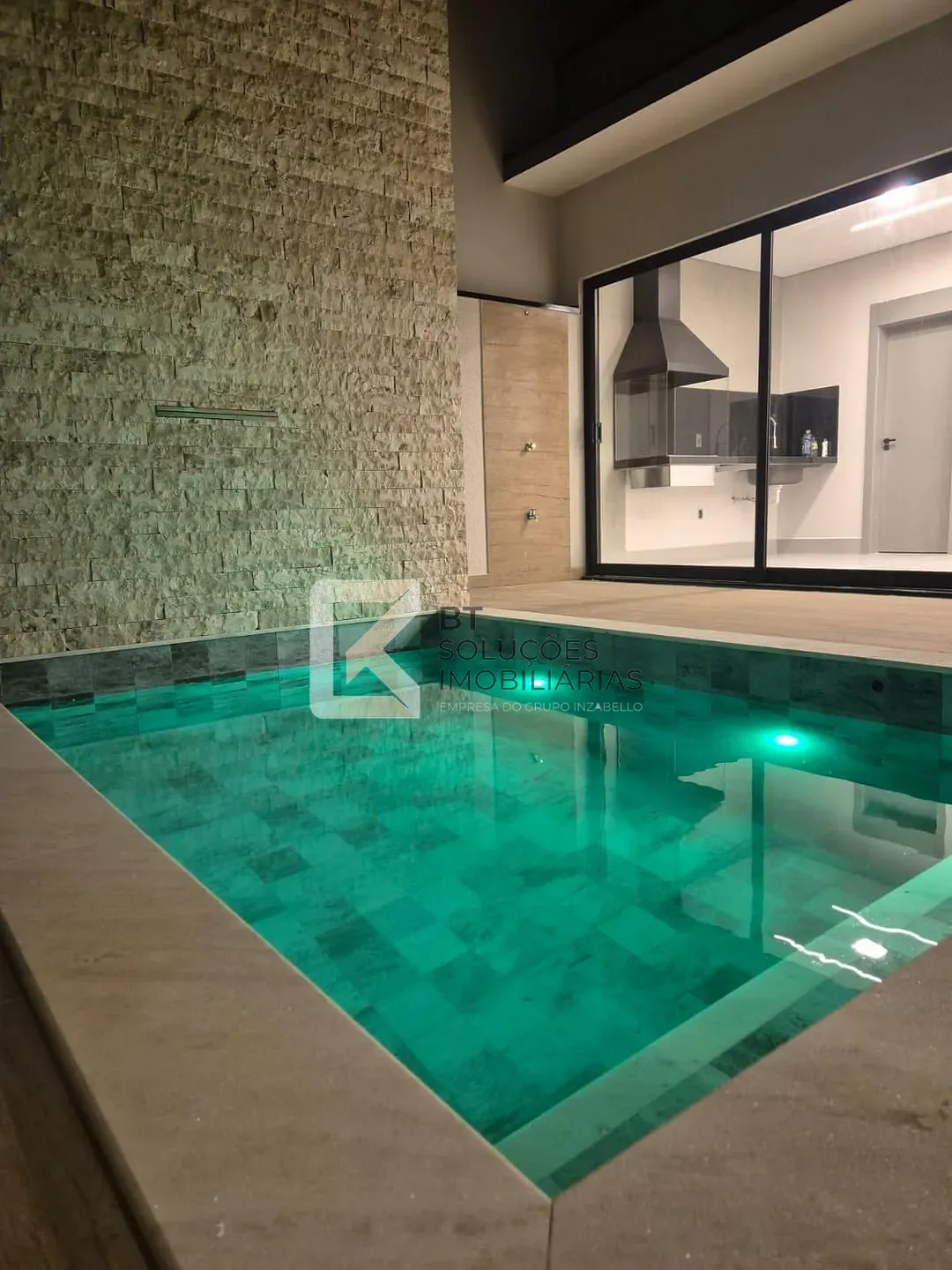 Casa, 3 quartos, 196 m² - Foto 1