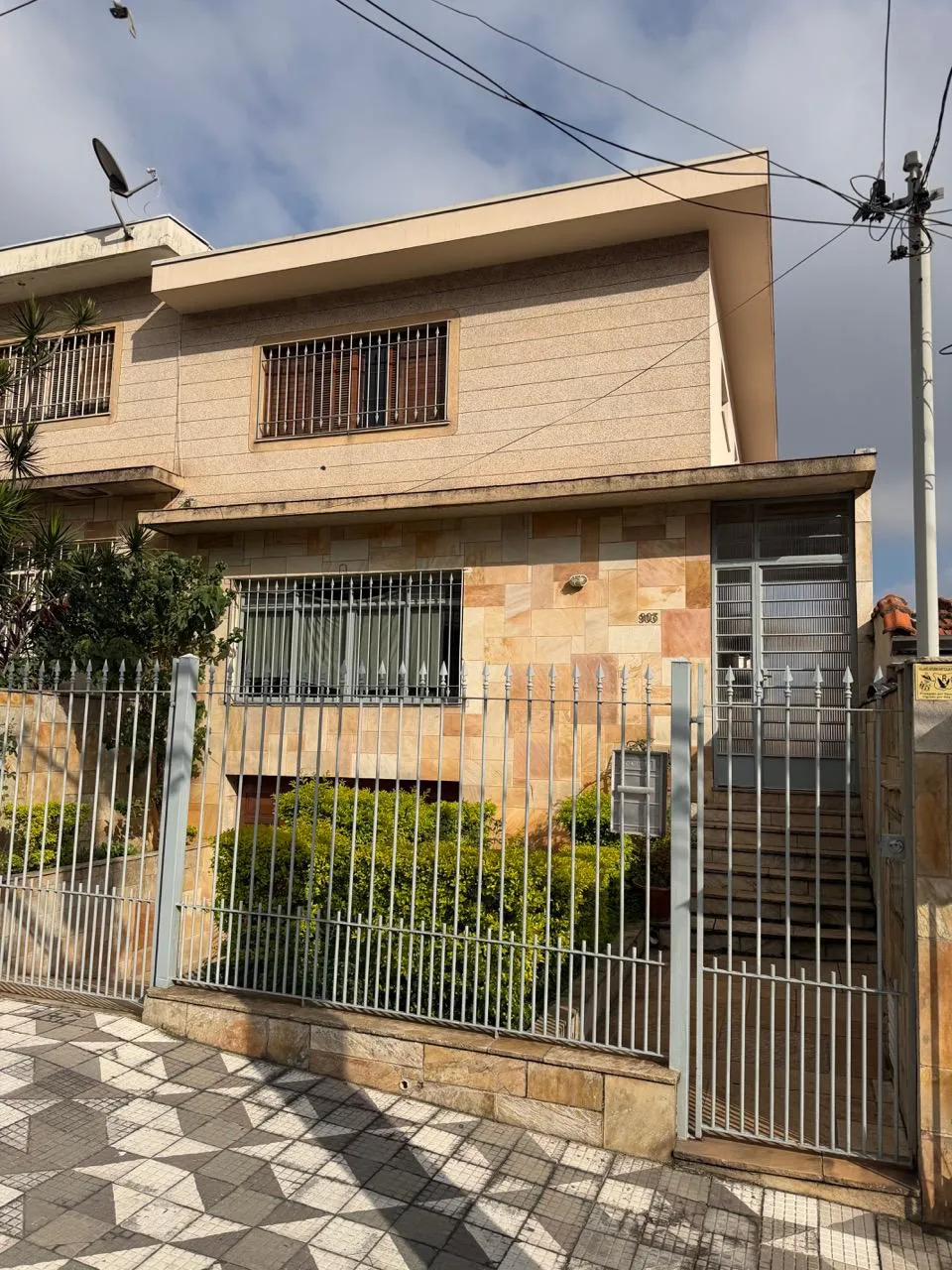 Casa para venda em Parque Peruche com 4 quartos, sendo 1 suíte, 228m²