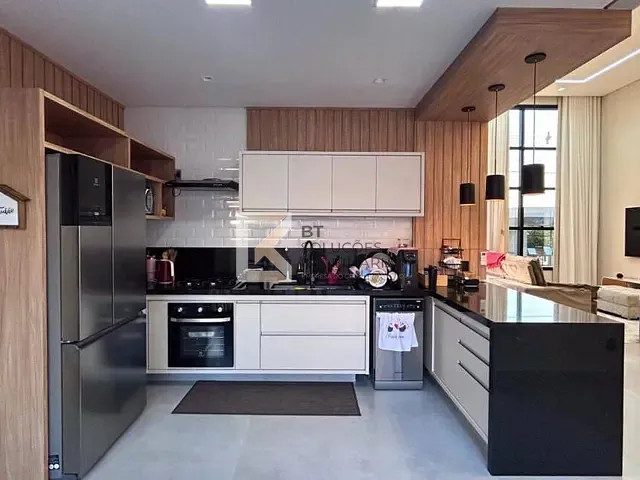 Casa com 300m² 3 quartos e 4 banheiros, à venda, no bairro Colinas de Indaiatuba em Indaiatuba