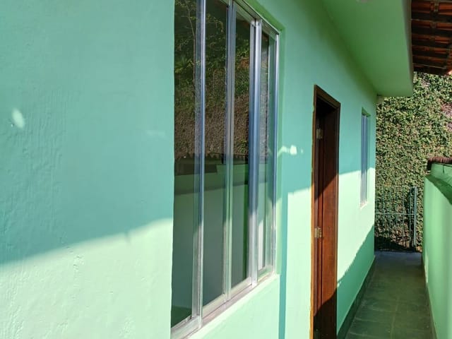 Casa 1 quarto e 1 banheiro, para alugar, no bairro Quarteirão Ingelheim em Petrópolis