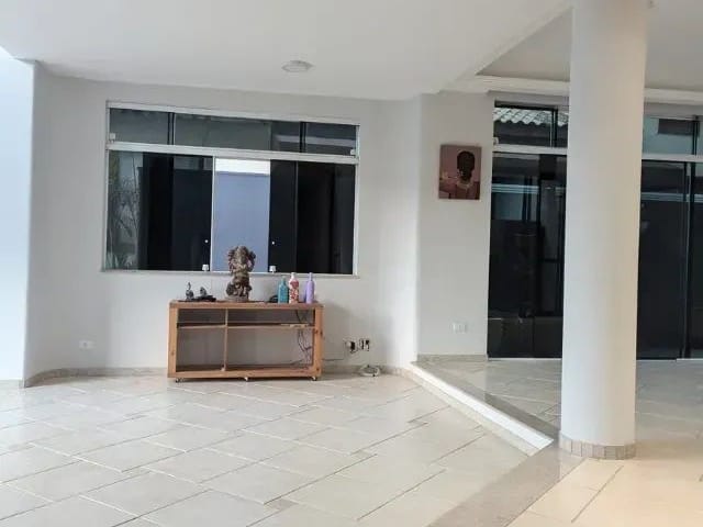 Casa com 360m² 5 quartos e 5 banheiros, à venda, no bairro Alphaville em Santana de Parnaíba