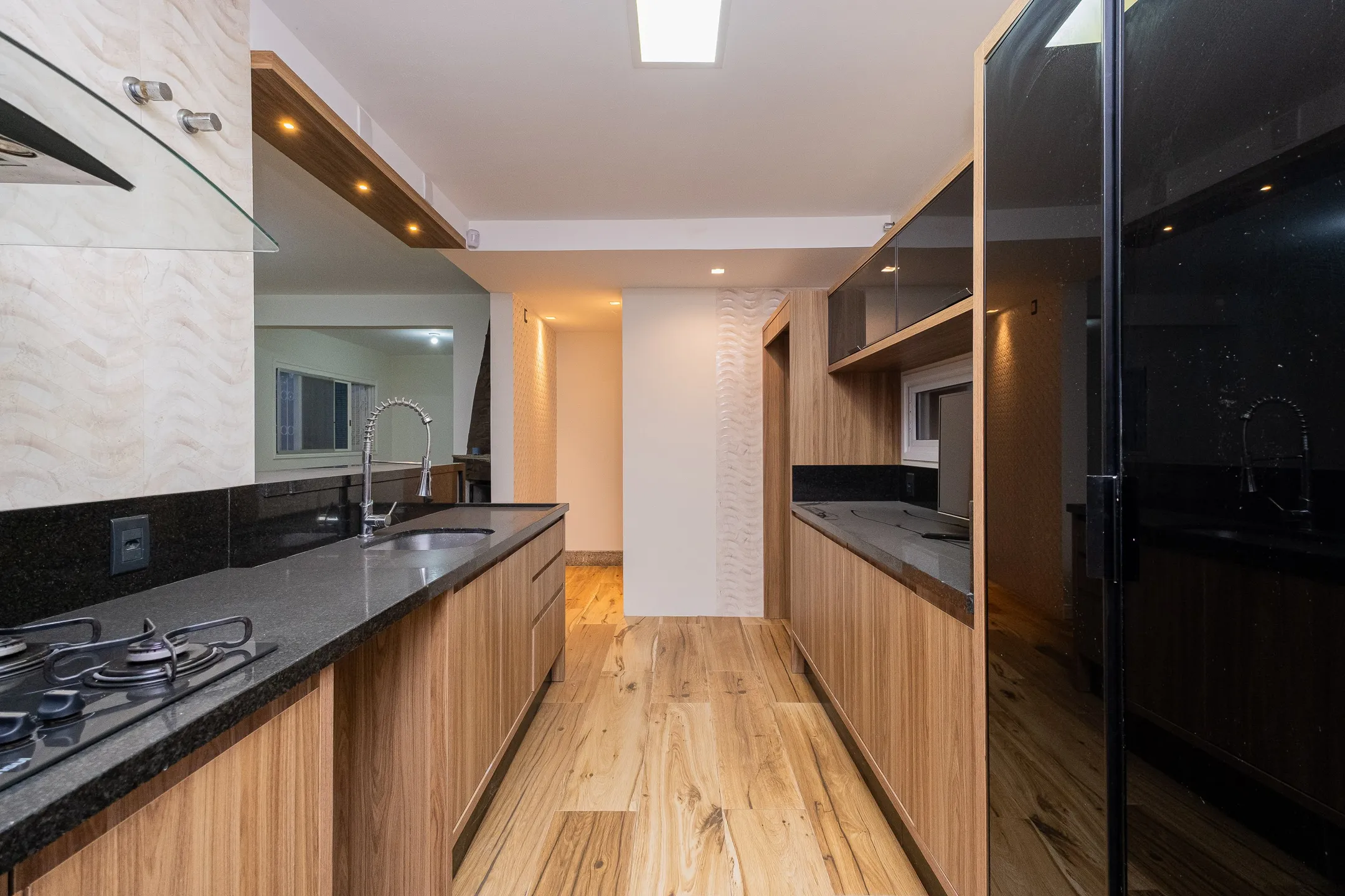 Casa à venda na Av. São Francisco de Paula, Areal - 244 m², 3 quartos (sendo 1 suíte), móveis sob medida e espaço gourmet com piscina. - 10